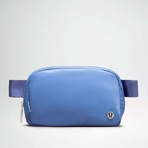 lululemon light blue mini fanny pack purse belt zipper like new 1L athletic